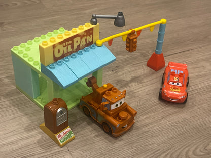 Disney Pixar’s Mega Bloks Set - Lightning McQueen at Tow Mater’s Gas Corner, Set 7768 (Retired) + Plus Bonus Lightning McQueen, VGUC