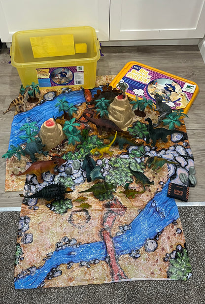 Big Bucket of Dinosaurs Animal Planet, VGUC, MSRP $40 - $69 CAD
