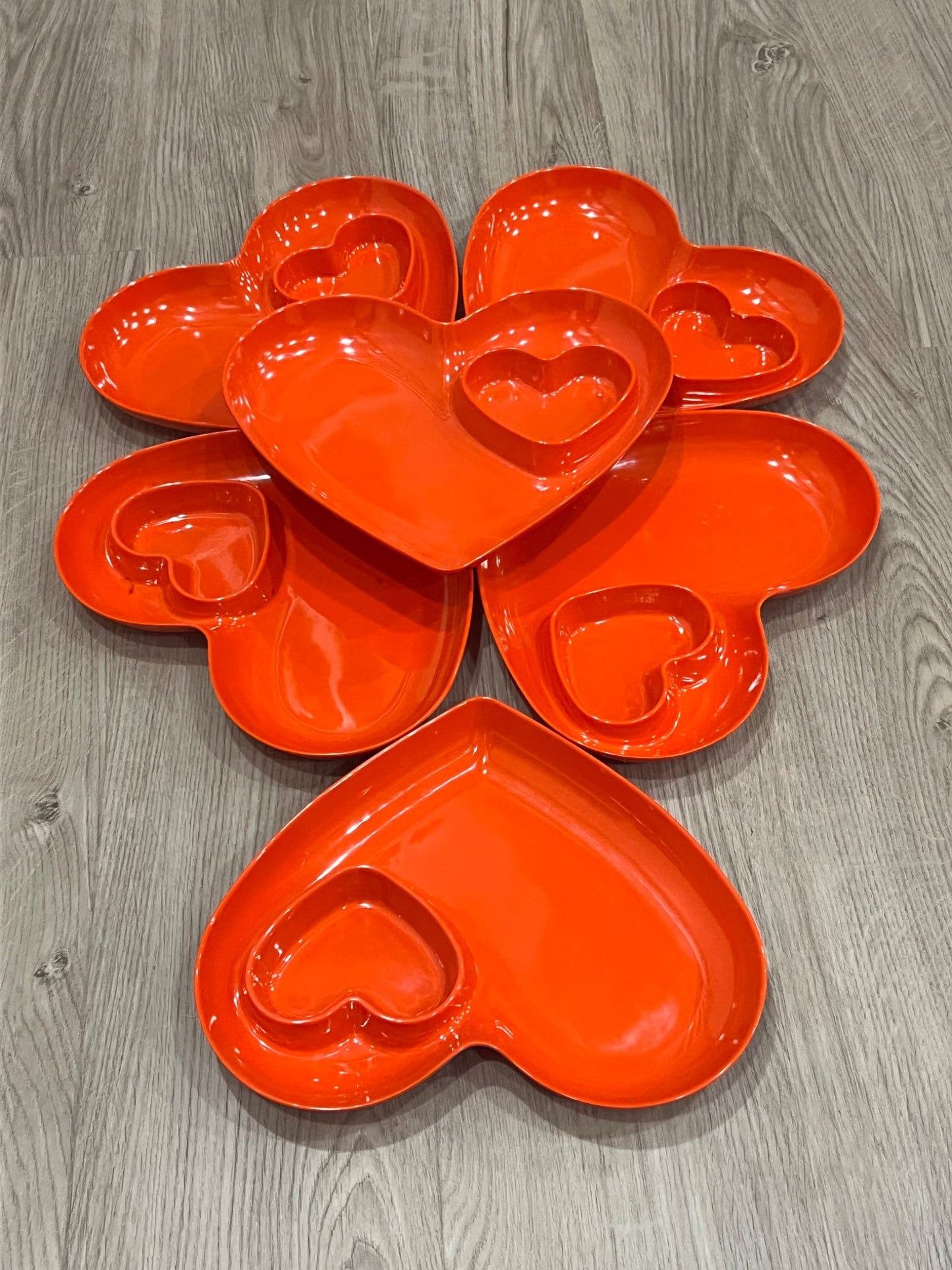 Red Plastic Heart Plates with inner heart section, set of 6, VGUC