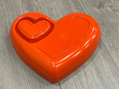 Red Plastic Heart Plates with inner heart section, set of 6, VGUC