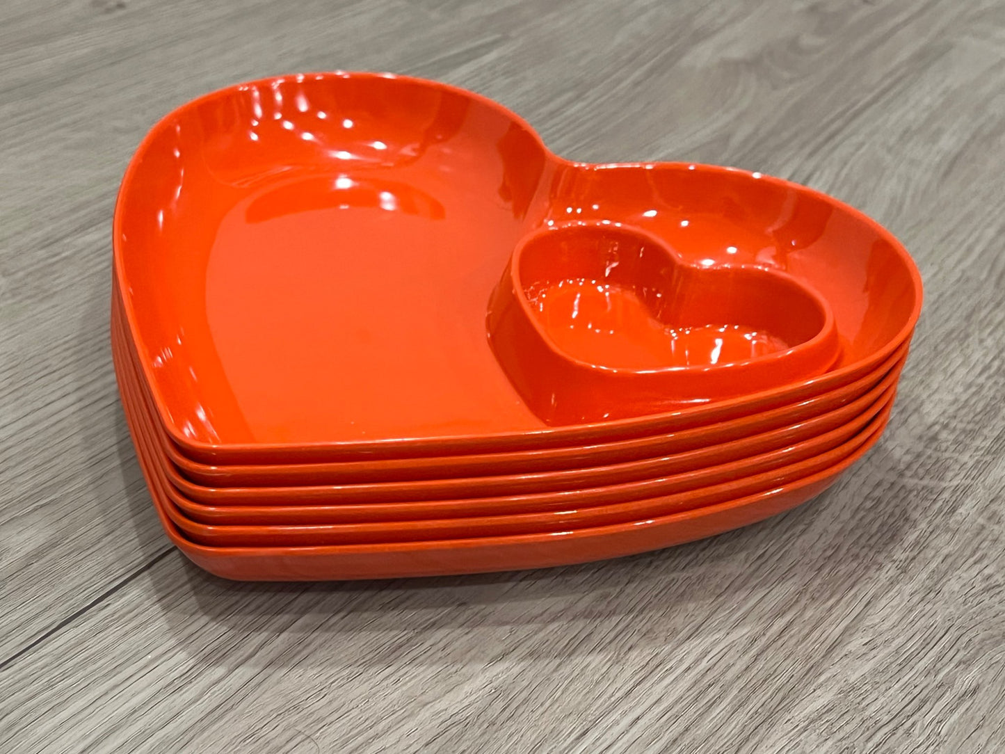 Red Plastic Heart Plates with inner heart section, set of 6, VGUC