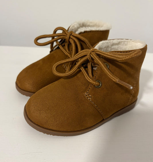 Baby Gap Sherpa lined boots - like new! MSRP $50+ size C5, Shoes 5 (Walkers:12-24 mth)