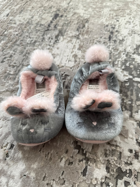 Carter’s size 5/6 bunny grey & pink slippers , Shoes 5.5 (Walkers:12-24 mth)