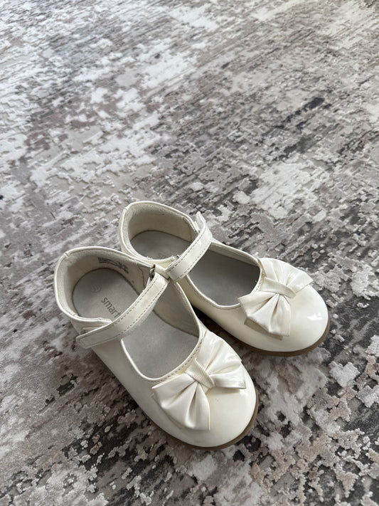 Smart fit size 9.5 white dressy shoes , Shoes 9.5 (Toddler:2-4yr)