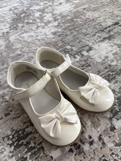 Smart fit size 9.5 white dressy shoes , Shoes 9.5 (Toddler:2-4yr)