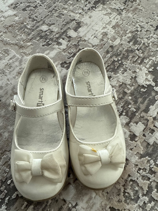 Smart fit. Size 7.5 white dressy shoes , Shoes 7.5 (Toddler:2-4yr)
