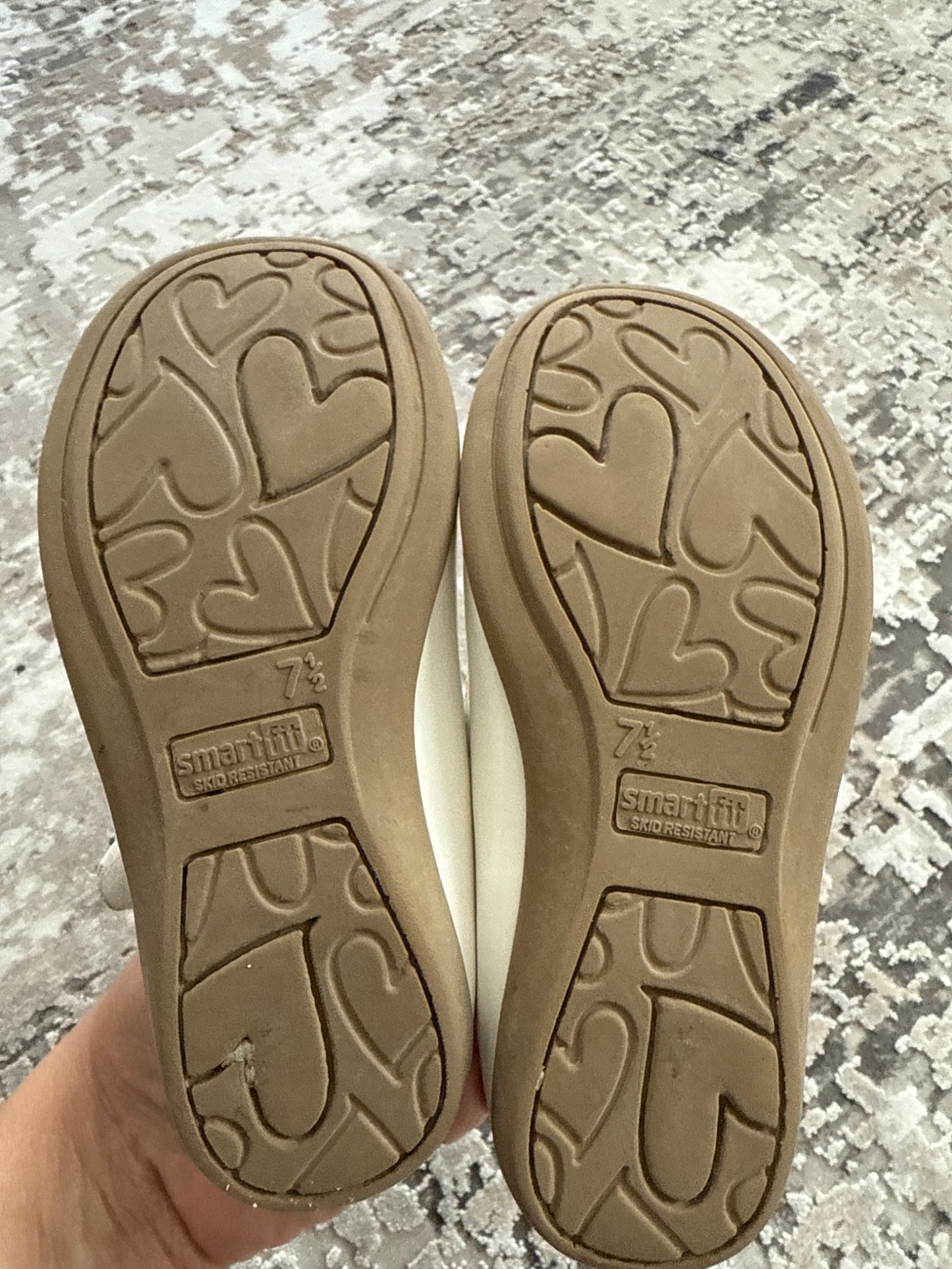 Smart fit. Size 7.5 white dressy shoes , Shoes 7.5 (Toddler:2-4yr)
