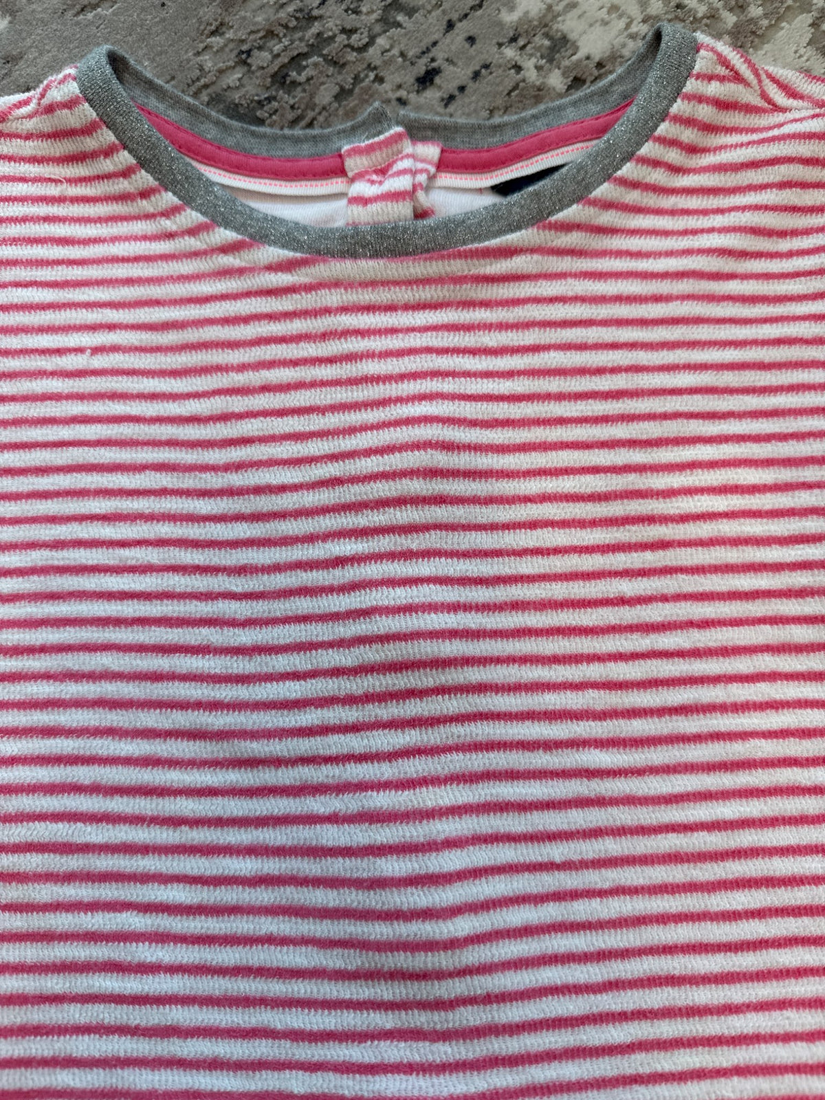 Tommy Hilfiger size 4-5 pink& white stripes shirt, Kids 4/4T