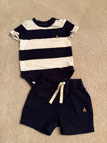 Baby Gap size 6-12m  short sleeve white& Navy shirt with Navy shorts, Kids 9 Month (6-9M)