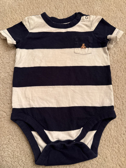 Baby Gap size 6-12m  short sleeve white& Navy shirt with Navy shorts, Kids 9 Month (6-9M)