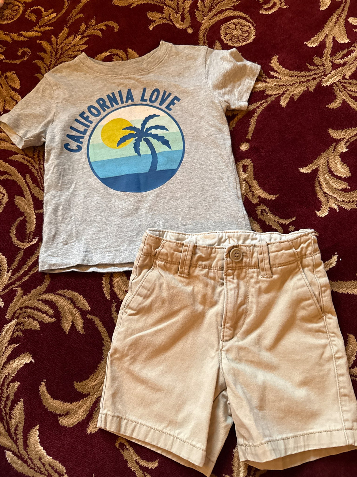 Gap size 2 grey shirt with beige shorts, Kids 24 Month (18-24M)