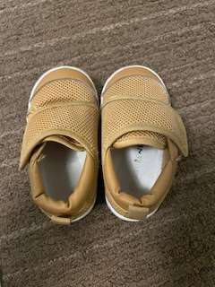 Toddler walking shoes, Shoes 4.5 (Walkers:12-24 mth)