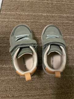Toddler Sneakers - velcro, size 6, Shoes 6 (Walkers:12-24 mth)