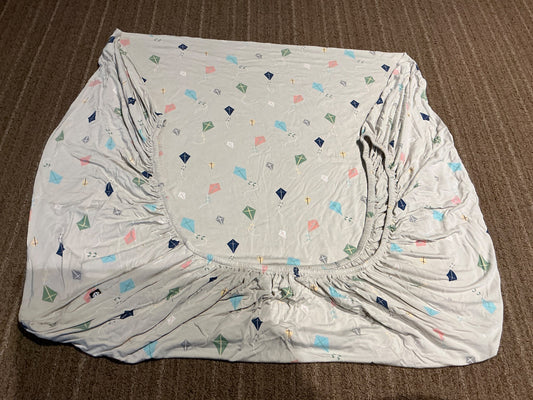 Kyte Baby bamboo crib sheets - Kyte kite print