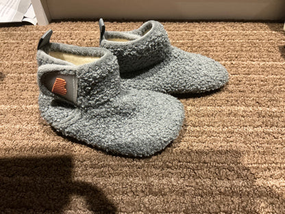 Toddler winter booties - size 6, Shoes 6 (Walkers:12-24 mth)