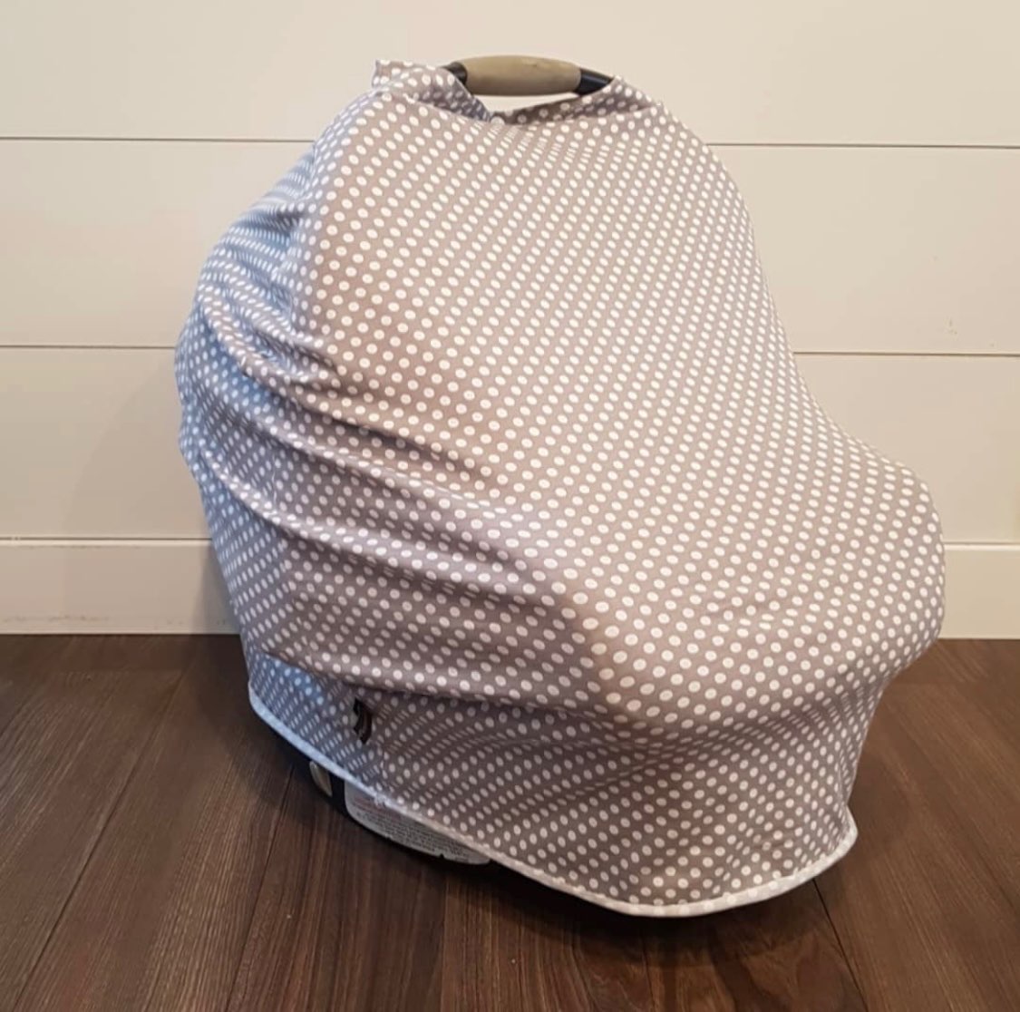 Breastfeeding cover, grey polka dots