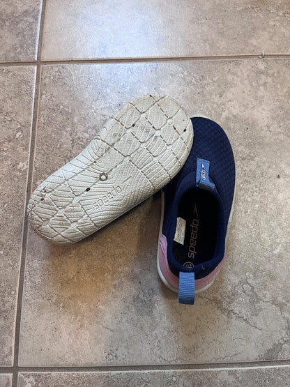 Speedo, water shoes, 6 toddler , Shoes 6 (Walkers:12-24 mth)