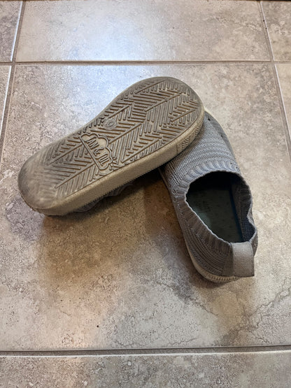 Jan and Jul, grey sneakers, 9 toddler , Shoes 9 (Toddler:2-4yr)