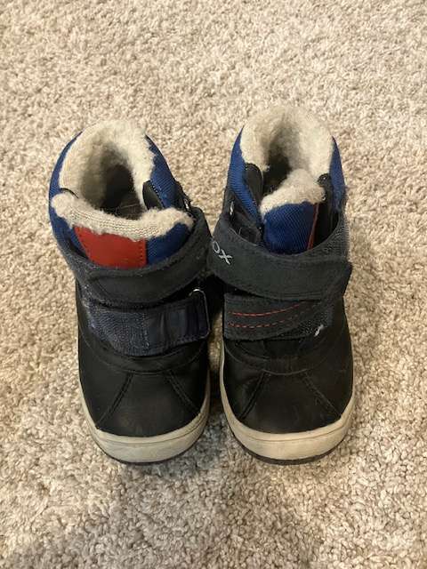 Sturdy sneakers, Shoes 7 (Walkers:12-24 mth)