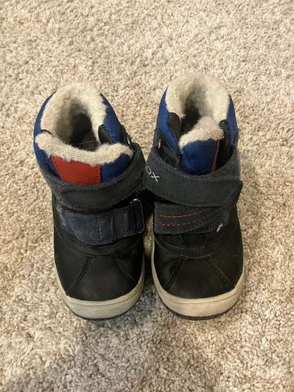 Sturdy sneakers, Shoes 7 (Walkers:12-24 mth)