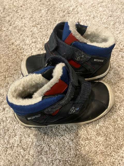 Sturdy sneakers, Shoes 7 (Walkers:12-24 mth)