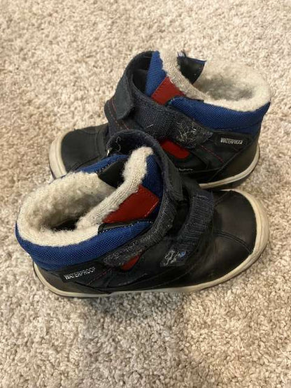 Sturdy sneakers, Shoes 7 (Walkers:12-24 mth)