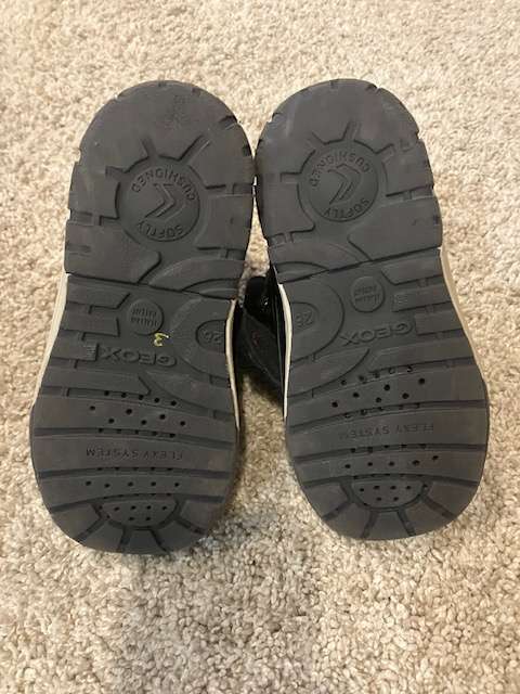 Sturdy sneakers, Shoes 7 (Walkers:12-24 mth)