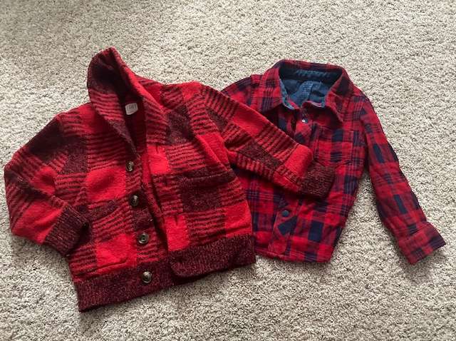Buffalo plaid sweaters size 3 (2), Kids 3T