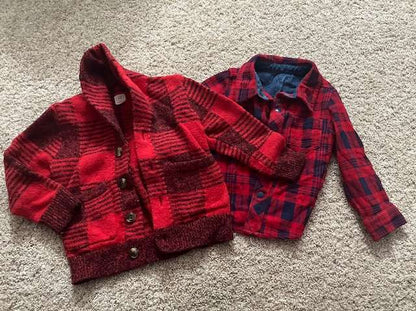 Buffalo plaid sweaters size 3 (2), Kids 3T