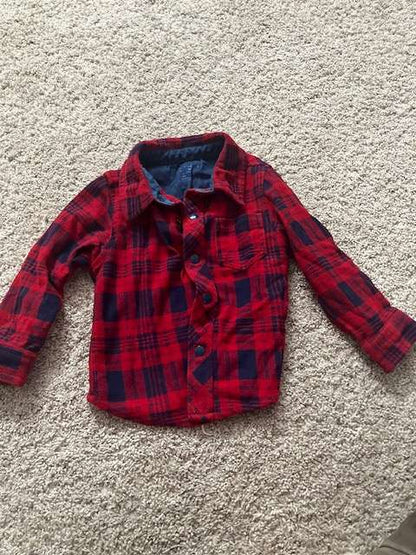 Buffalo plaid sweaters size 3 (2), Kids 3T
