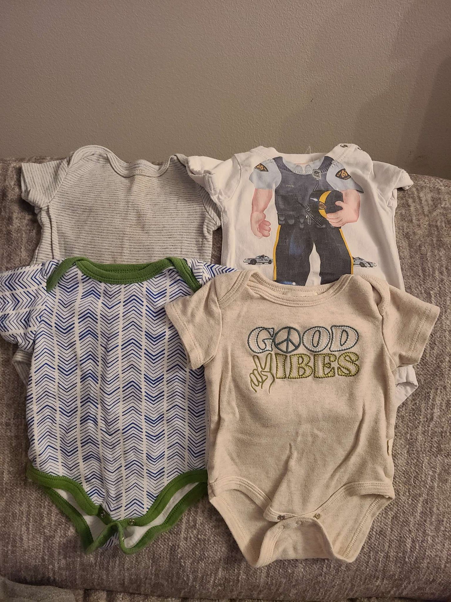 6 month onesies 4pc, Kids 6 Month (3-6M)