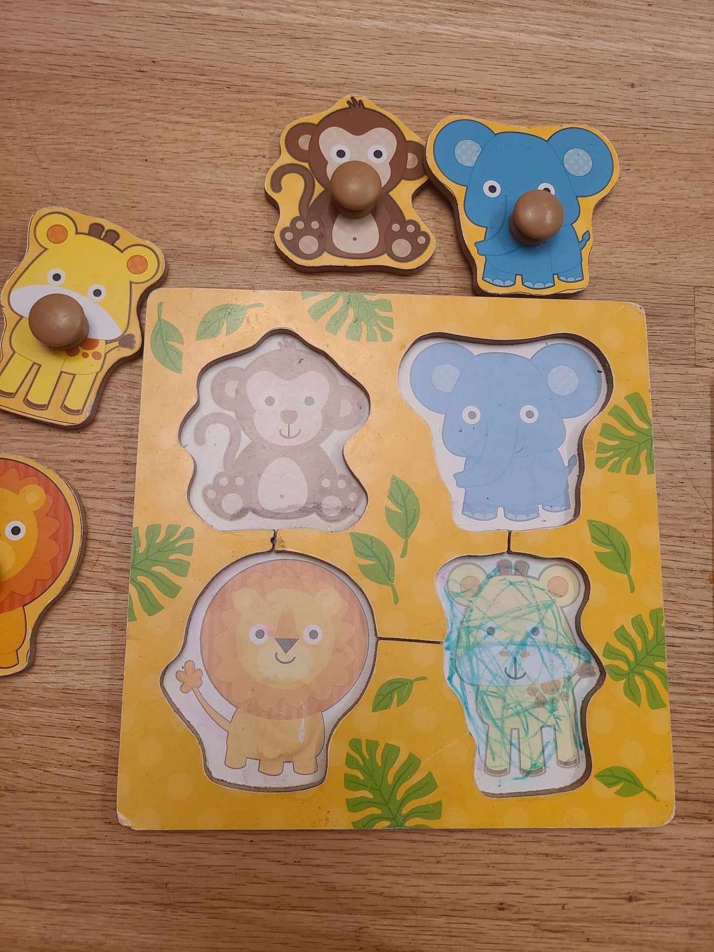4 piece wooden puzzle.. 4 pcs