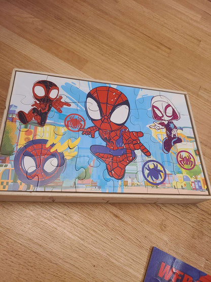 Wooden Spiderman puzzles.. 7 puzzles with case
