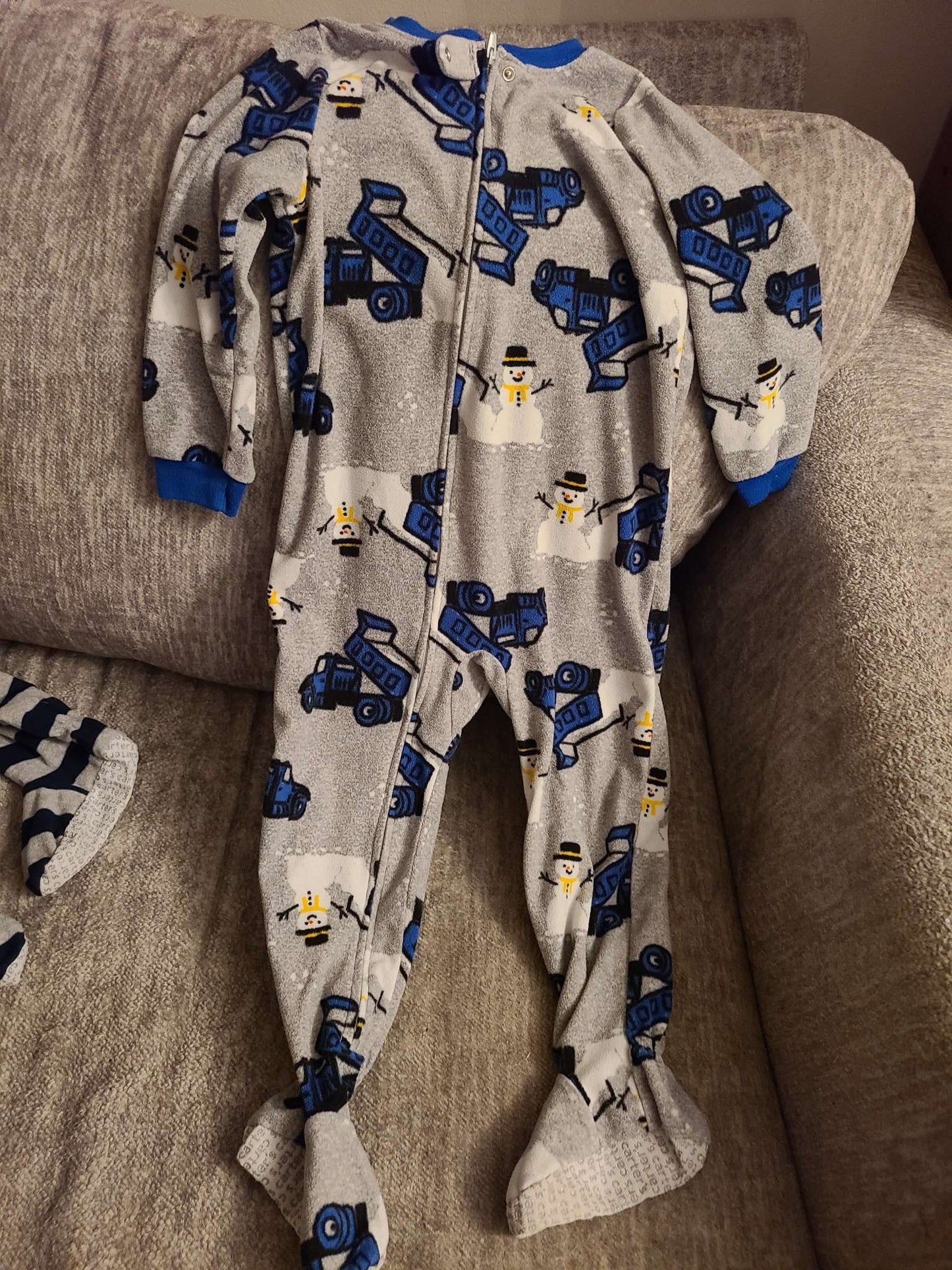 Carters 4T fleece footed sleepers, Kids 4/4T