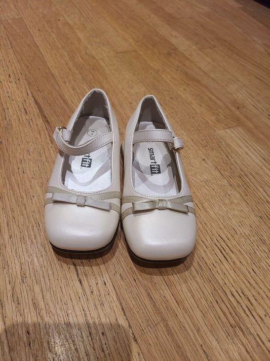 Size 7 smart fit shoes , Shoes 7 (Walkers:12-24 mth)