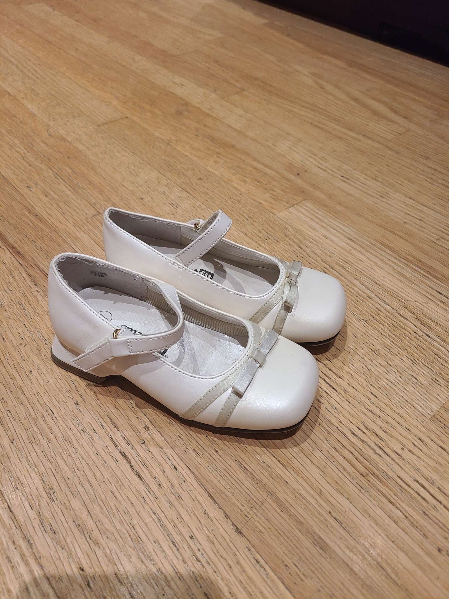 Size 7 smart fit shoes , Shoes 7 (Walkers:12-24 mth)