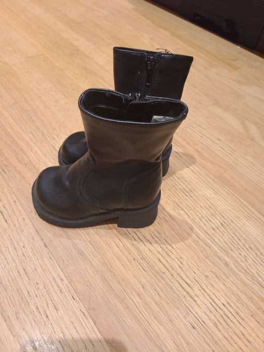Size 5 sweethearts boots, Shoes 5 (Walkers:12-24 mth)