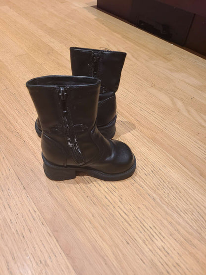 Size 5 sweethearts boots, Shoes 5 (Walkers:12-24 mth)