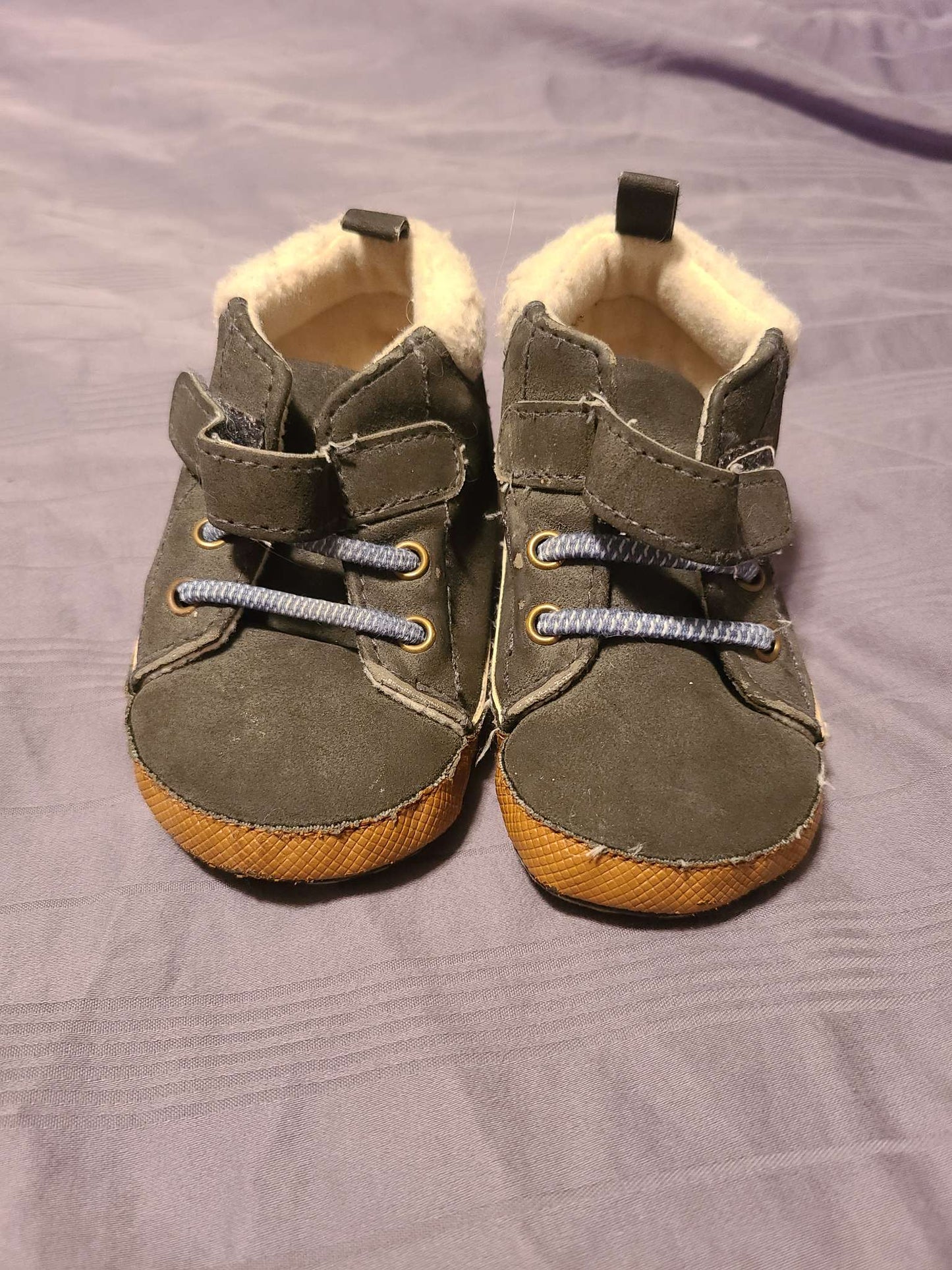 Carter's 6 to 9 month shoes , Shoes 4 (Baby: 0-12 mth)