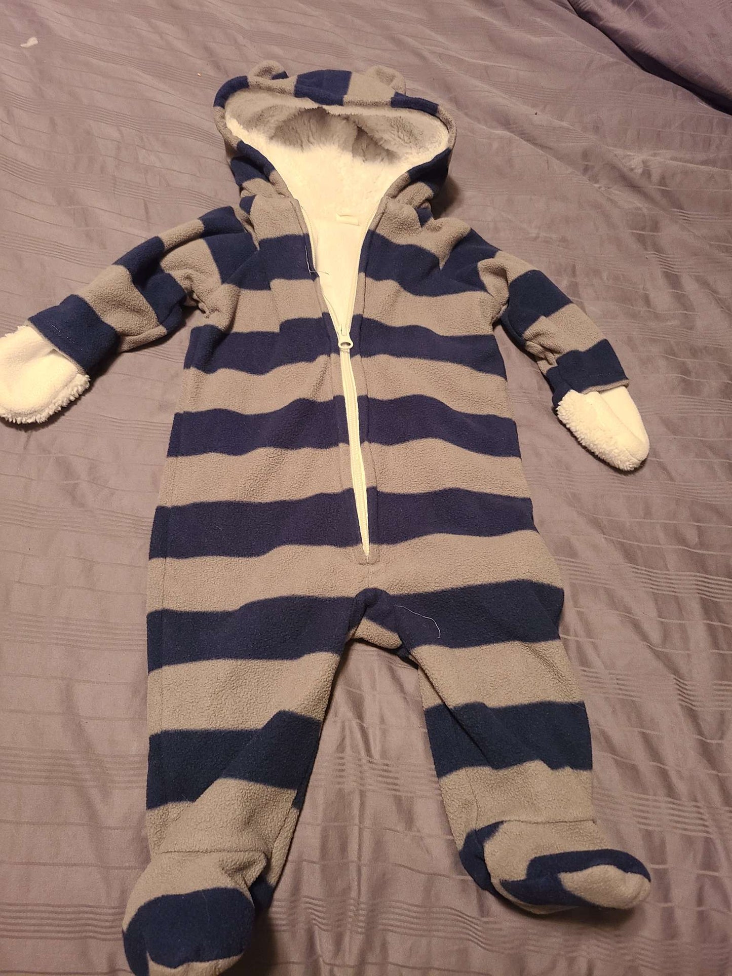 Old navy winter suit 6 to 12 months, Kids 12 Month (9-12M)