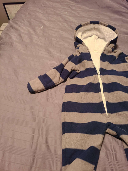 Old navy winter suit 6 to 12 months, Kids 12 Month (9-12M)