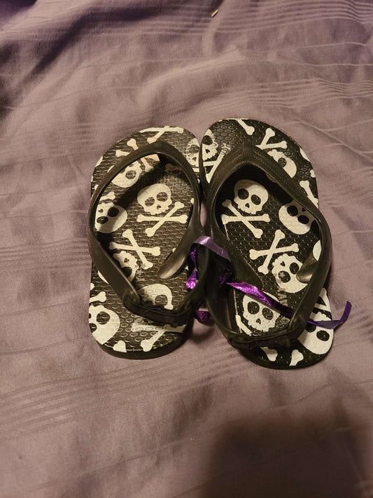 Old navy Size 7 sandals , Shoes 7 (Walkers:12-24 mth)