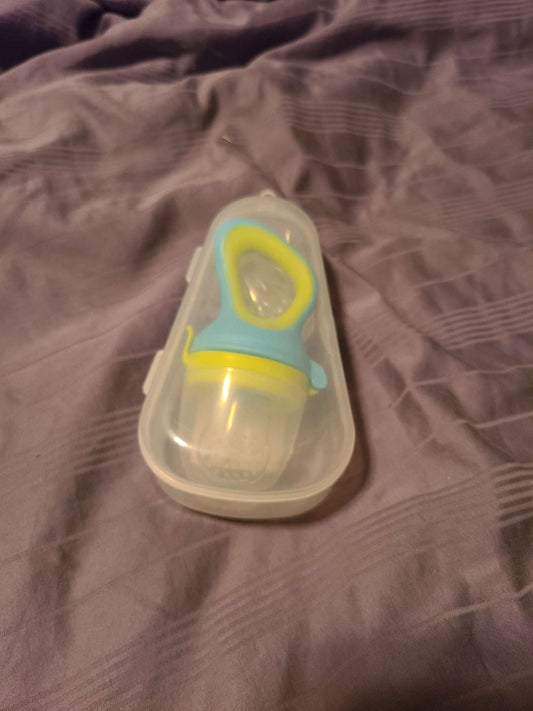 Food feeder with 3 nipples nwt