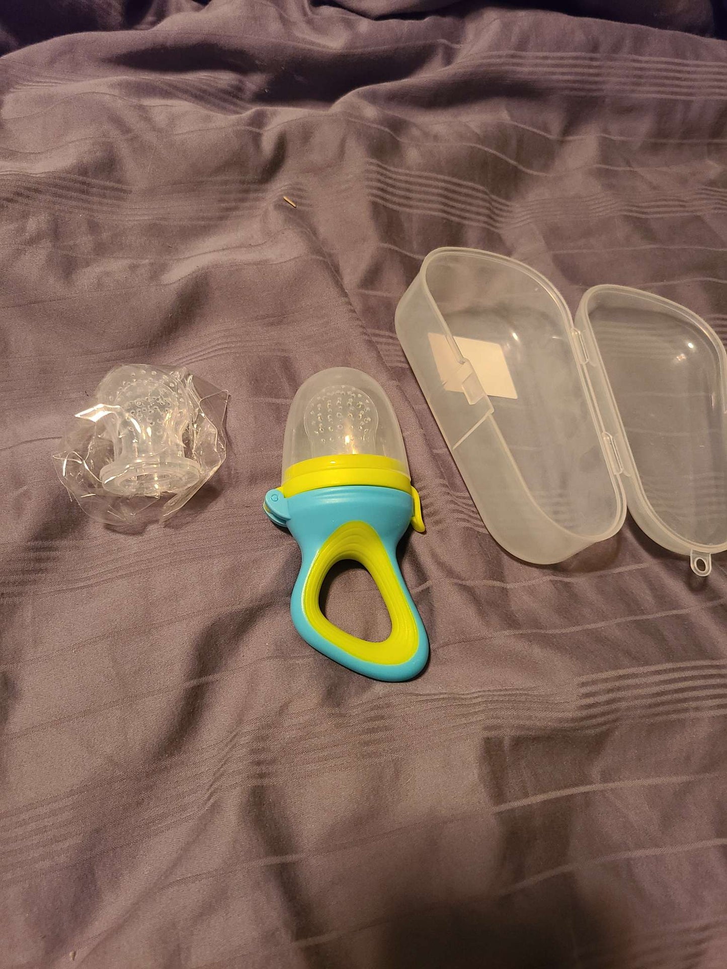 Food feeder with 3 nipples nwt