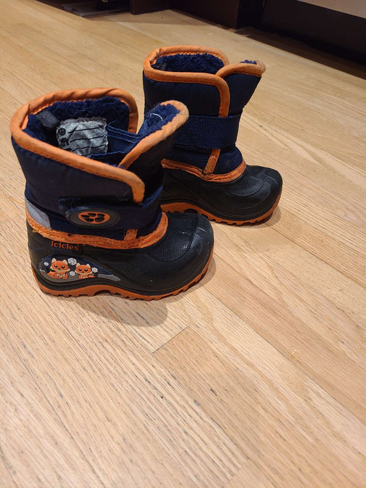 Size 6 winter boots that light up, Shoes 6 (Walkers:12-24 mth)