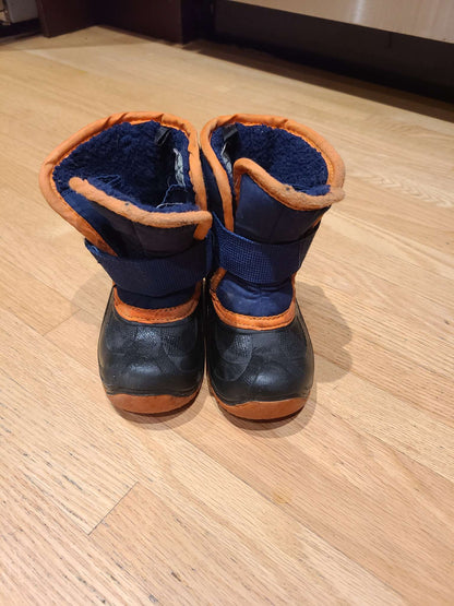 Size 6 winter boots that light up, Shoes 6 (Walkers:12-24 mth)