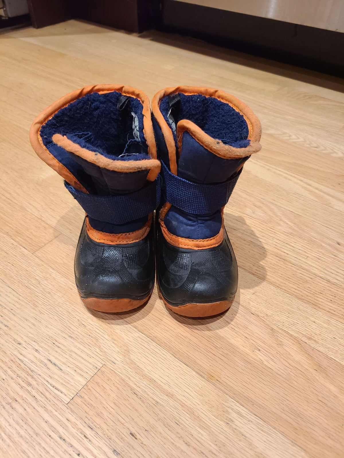 Size 6 winter boots that light up, Shoes 6 (Walkers:12-24 mth)