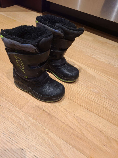 Size 8 lught up boots, Shoes 8 (Toddler:2-4yr)