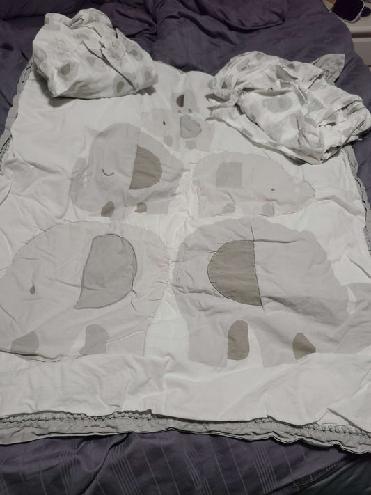 Crib blanket set elephants retail 200