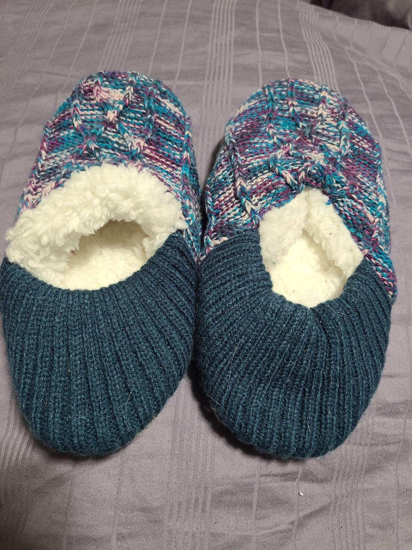 Size small girls slippers , Shoes 3 (Kids:4-8yr)